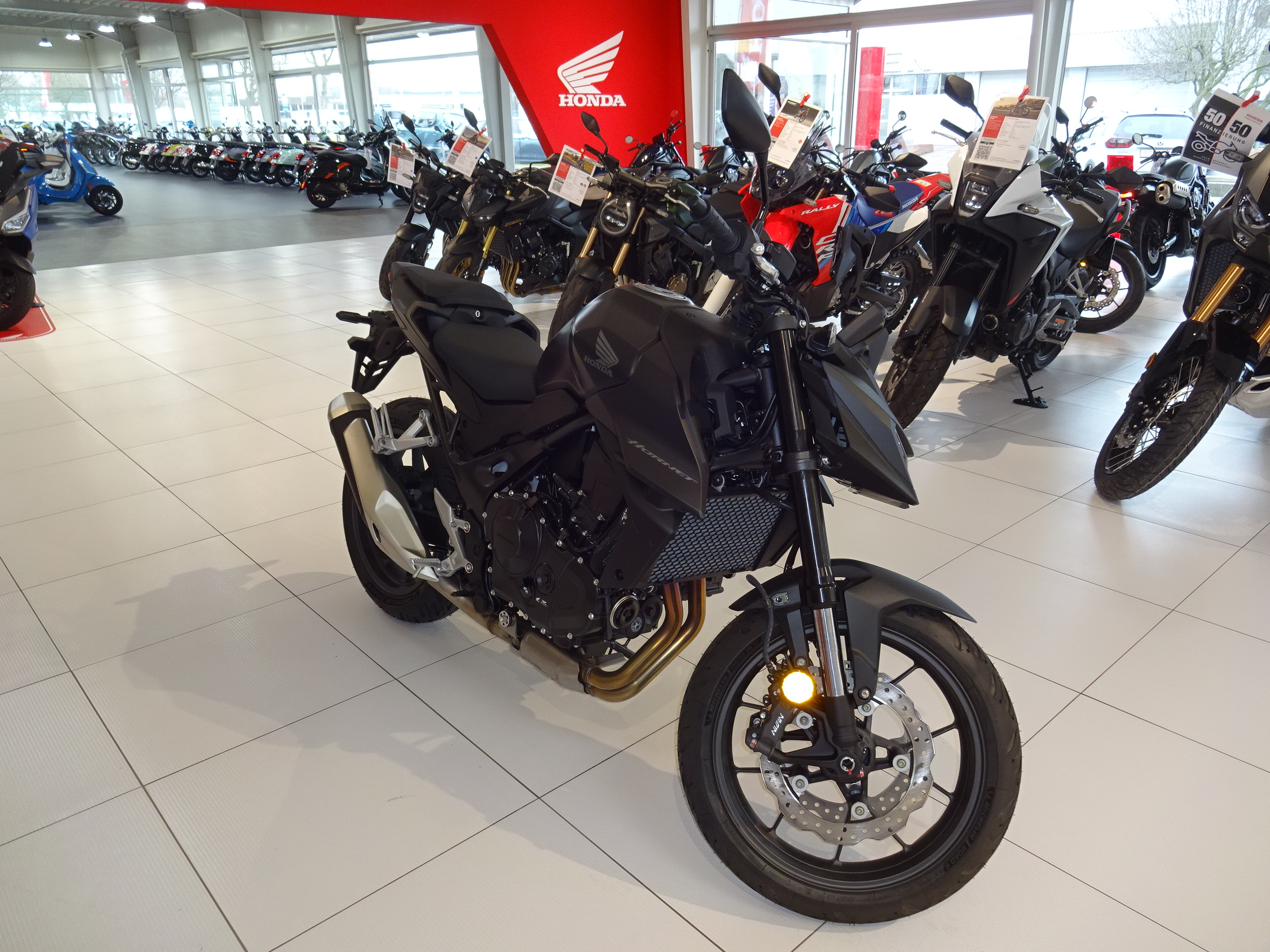 Honda CB750 Hornet MY25 ohne e-Clutch